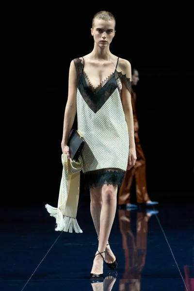 Look 27